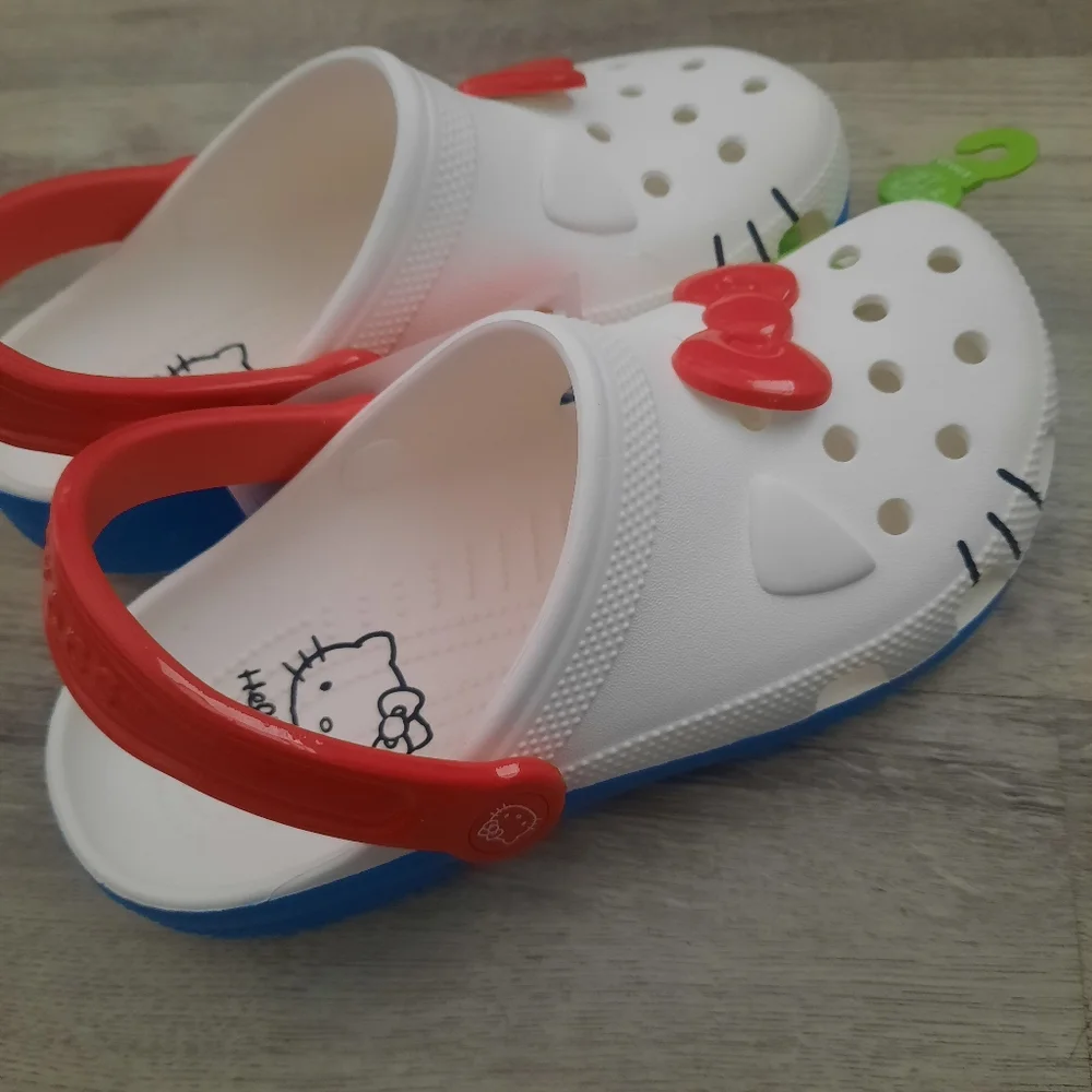 CROCS x Hello Kitty Shoes - Picture 3 of 5